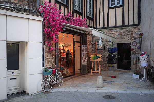 Shop at Zara City Plaza